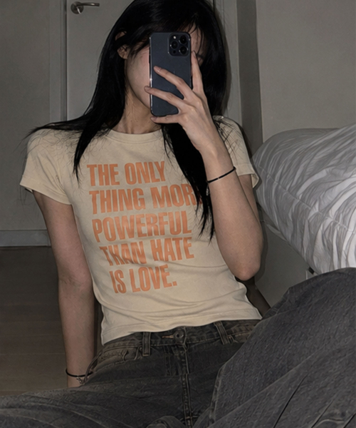 DAMISH(ダミシュ)の「シルケットコットンレタリングスリムTシャツ_クリーム(Tシャツ/カットソー・レディース・クリーム・OS)」の2枚目の写真