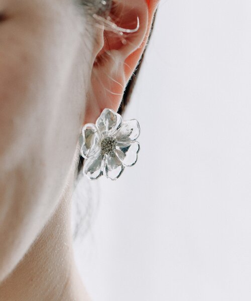 ear PAPILLONNER(イアパピヨネ)の「クリアペタルピアス(ピアス(両耳用)・レディース・シルバー/ゴールド・FREE)」の16枚目の写真