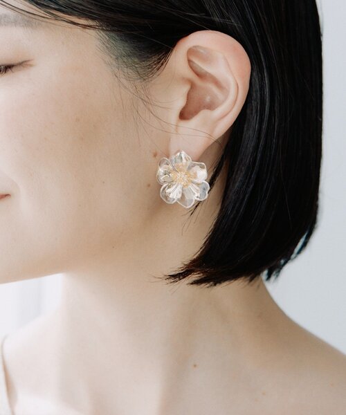 ear PAPILLONNER(イアパピヨネ)の「クリアペタルピアス(ピアス(両耳用)・レディース・シルバー/ゴールド・FREE)」の10枚目の写真