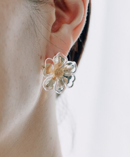 ear PAPILLONNER(イアパピヨネ)の「クリアペタルピアス(ピアス(両耳用)・レディース・シルバー/ゴールド・FREE)」の11枚目の写真