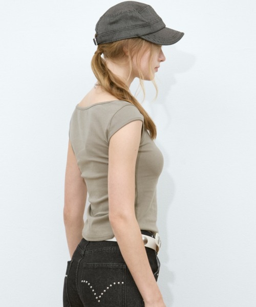 Rohwel(ローウェル)の「Square Neck Tops / スクエアネックトップス(Tシャツ/カットソー・レディース・カーキ/ネイビー/ボルドー/ホワイト・FREE)」の7枚目の写真