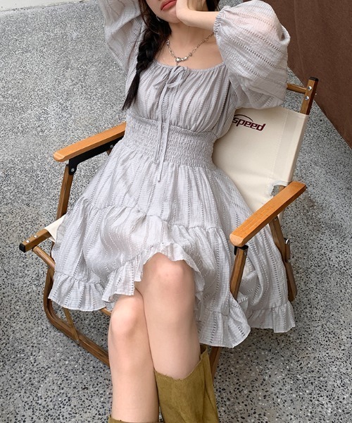 AMAJI(アマジ)の「パフスリーブ 長袖 ミニワンピース(ワンピース・レディース・グレー・SMALL/MEDIUM)」の2枚目の写真
