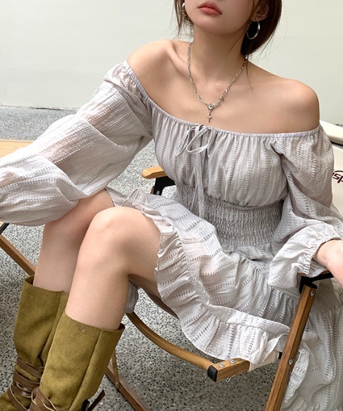 AMAJI(アマジ)の「パフスリーブ 長袖 ミニワンピース(ワンピース・レディース・グレー・SMALL/MEDIUM)」の3枚目の写真