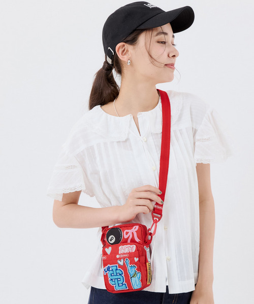 LeSportsac(レスポートサック)の「PW MINI PHONE XBODY パッチワークレッドミニフォーンクロスボディ(ショルダーバッグ・レディース・レッド・FREE)」の1枚目の写真