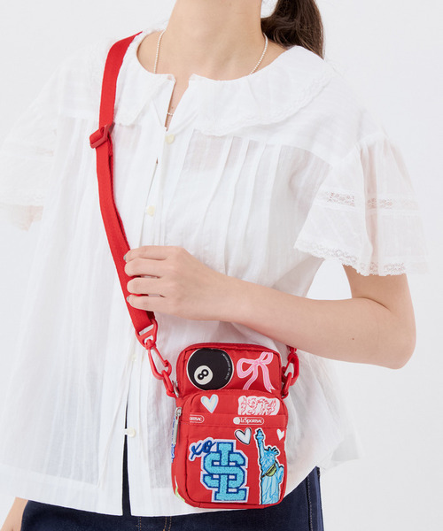LeSportsac(レスポートサック)の「PW MINI PHONE XBODY パッチワークレッドミニフォーンクロスボディ(ショルダーバッグ・レディース・レッド・FREE)」の2枚目の写真