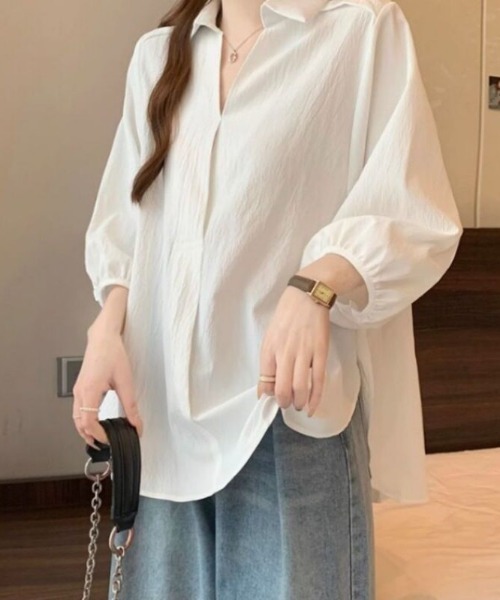 AMAJI(アマジ)の「スキッパーカラー プラスサイズ ルーズシルエット サマーブラウス 半袖トップス(シャツ/ブラウス・レディース・ブラック/ホワイト・MEDIUM/LARGE/X-LARGE)」の1枚目の写真