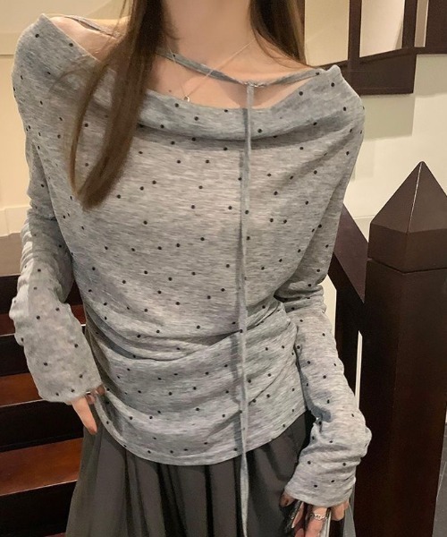 GEMEDA(ジェメダ)の「ドット柄 オフショル風 長袖トップス(Tシャツ/カットソー・レディース・ベージュ/グレー・M)」の1枚目の写真