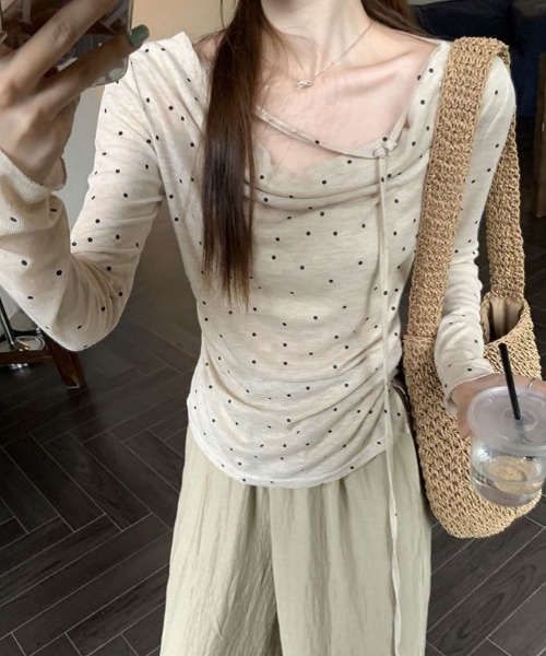 GEMEDA(ジェメダ)の「ドット柄 オフショル風 長袖トップス(Tシャツ/カットソー・レディース・ベージュ/グレー・M)」の15枚目の写真