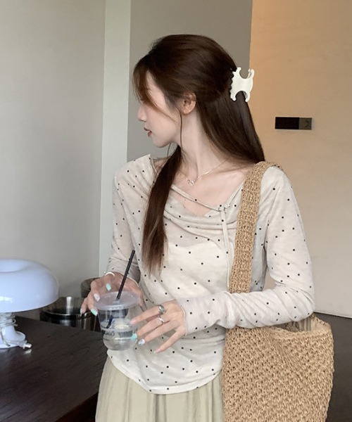 GEMEDA(ジェメダ)の「ドット柄 オフショル風 長袖トップス(Tシャツ/カットソー・レディース・ベージュ/グレー・M)」の3枚目の写真