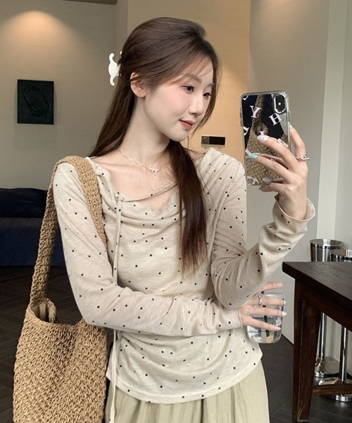 GEMEDA(ジェメダ)の「ドット柄 オフショル風 長袖トップス(Tシャツ/カットソー・レディース・ベージュ/グレー・M)」の4枚目の写真