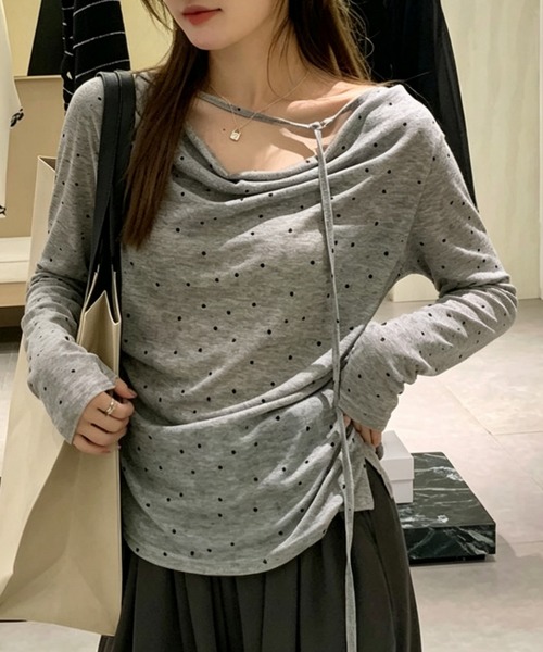 GEMEDA(ジェメダ)の「ドット柄 オフショル風 長袖トップス(Tシャツ/カットソー・レディース・ベージュ/グレー・M)」の8枚目の写真