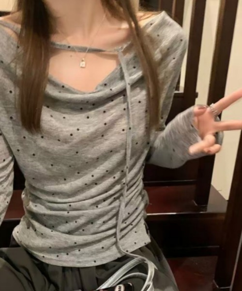 GEMEDA(ジェメダ)の「ドット柄 オフショル風 長袖トップス(Tシャツ/カットソー・レディース・ベージュ/グレー・M)」の9枚目の写真