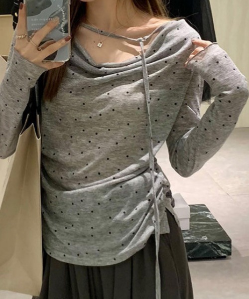 GEMEDA(ジェメダ)の「ドット柄 オフショル風 長袖トップス(Tシャツ/カットソー・レディース・ベージュ/グレー・M)」の10枚目の写真