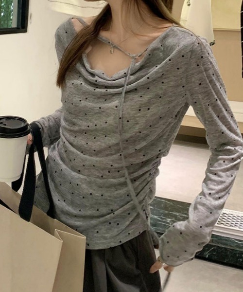 GEMEDA(ジェメダ)の「ドット柄 オフショル風 長袖トップス(Tシャツ/カットソー・レディース・ベージュ/グレー・M)」の11枚目の写真