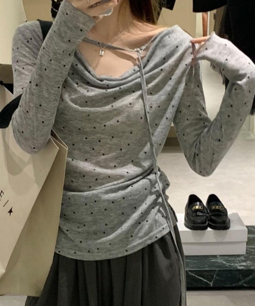 GEMEDA(ジェメダ)の「ドット柄 オフショル風 長袖トップス(Tシャツ/カットソー・レディース・ベージュ/グレー・M)」の12枚目の写真