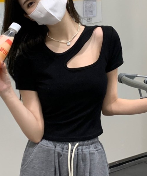 owen（オーウェン）の「アシンメトリースリット クロップドTシャツ（Tシャツ/カットソー・レディース・ブラック/ホワイト・S/M/L）」の3枚目の写真