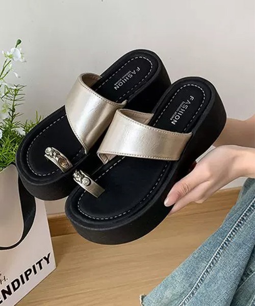 Miniministore(ミニミニストア)の「厚底トングサンダル 美脚脚長 おしゃれ靴(サンダル・レディース・ブラック/シャンパン/レオパード・22.5cm/23.5cm/23.0cm/24.5cm/24.0cm)」の4枚目の写真