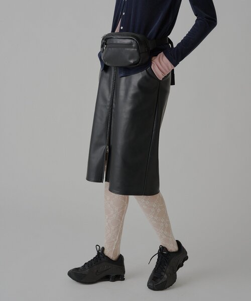 WHIMSIC(ウィムジック)の「【UNISEX】ヴィーガンレザーウエストバック(ボディバッグ/ウエストポーチ・レディース・ブラック/ブラウン・ONE SIZE)」の5枚目の写真