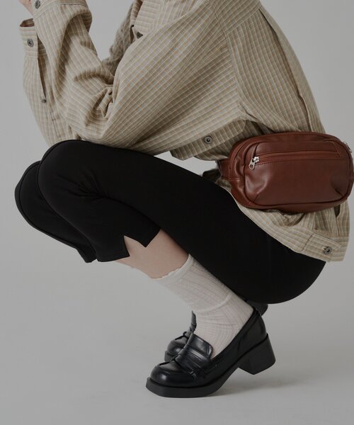 WHIMSIC(ウィムジック)の「【UNISEX】ヴィーガンレザーウエストバック(ボディバッグ/ウエストポーチ・レディース・ブラック/ブラウン・ONE SIZE)」の19枚目の写真