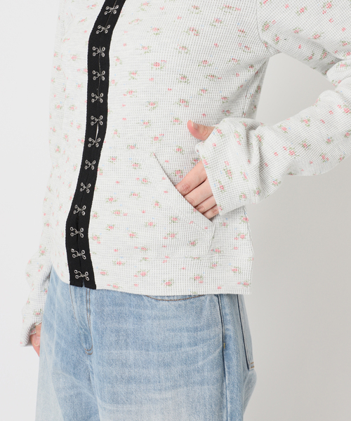 JOINT WORKS（ジョイントワークス）の「フックディテール ワッフルジップフーディー / J Floral Hook Waffle Hood（パーカー・レディース・ホワイト/ネイビー・FREE）」の18枚目の写真