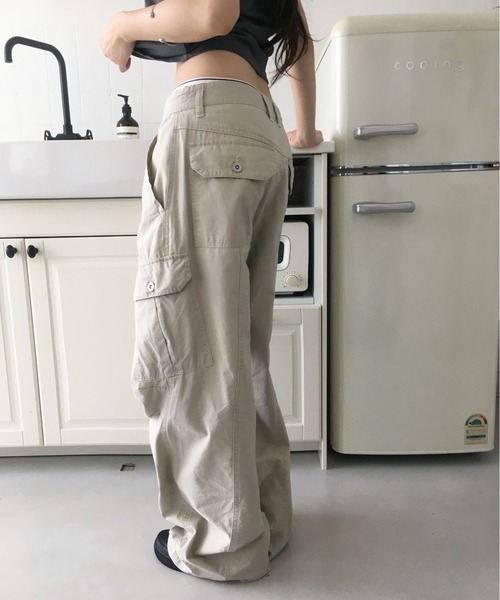 modimood（モディムード）の「サギングピグメントカーゴパンツ（その他パンツ・レディース・チャコール/ライトベージュ・MEDIUM/SMALL）」の5枚目の写真