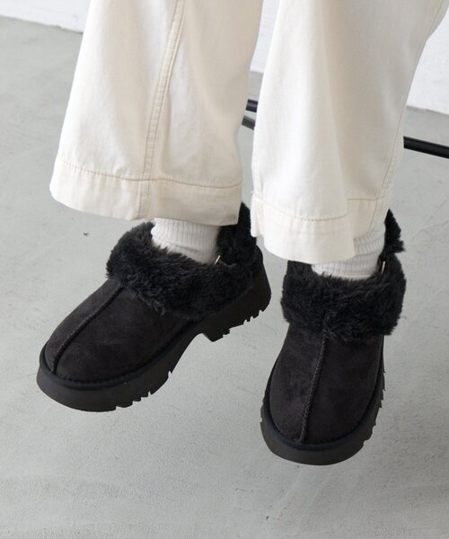 CIAOPANIC TYPY(チャオパニックティピー)の「:【ZOZO限定】かかとストラップ取り外し可能!2WAYムートンサンダル(サンダル・レディース・ブラック/ベージュ・LARGE/MEDIUM/SMALL)」の1枚目の写真