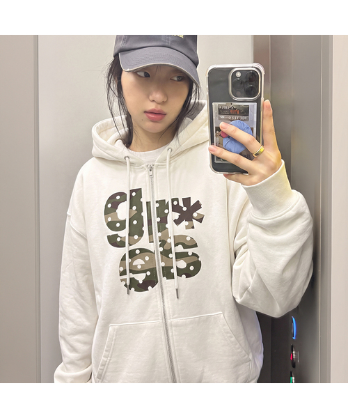 GRAVER（グレーバー）の「[ユニセックス]GRAE-S CAMO_フードパーカー_3カラー（パーカー・レディース・ブラック/グレー/ホワイト・MEDIUM/LARGE）」の2枚目の写真