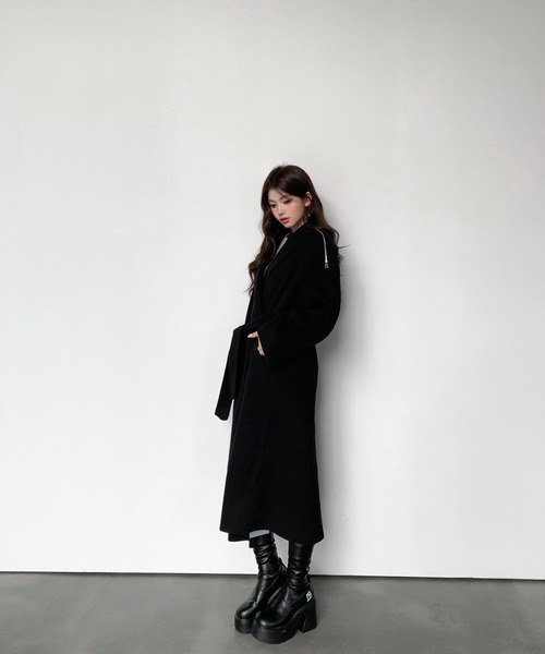 VEILA(ヴェイラ)の「ベルト付きショルダージップデザインコート(チェスターコート・レディース・ブラック・フリー)」の15枚目の写真