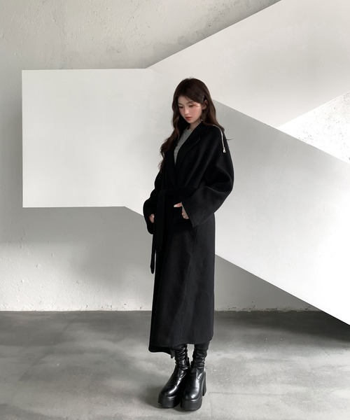 VEILA(ヴェイラ)の「ベルト付きショルダージップデザインコート(チェスターコート・レディース・ブラック・フリー)」の17枚目の写真