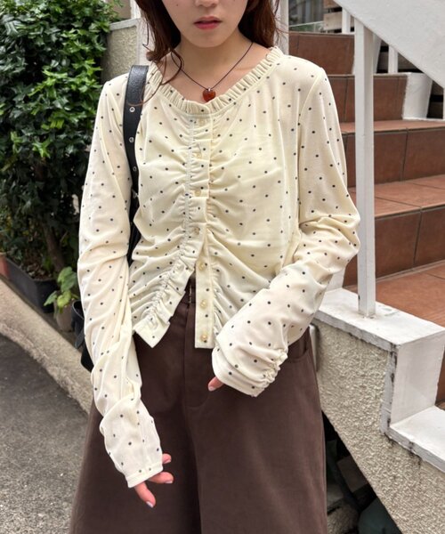w closet(ダブルクローゼット)の「【入荷後、即完!/着映え/初秋最適】ベロアドットカーディガン(Tシャツ/カットソー・レディース・ブルー/アイボリー/ブラウン/ブラック・FREE)」の2枚目の写真