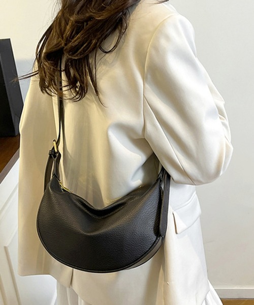 STYLEBLOCK(スタイルブロック)の「2WAYラウンドショルダーバッグ/ペットボトル収納可(ショルダーバッグ・レディース・ダークブラウン/ブラック・FREE)」の4枚目の写真