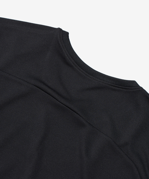WORKS & CO.（ワークス アンド コー）の「SIGNATURE ロゴ エアフィット 半袖Tシャツ（チャコール）（Tシャツ/カットソー・メンズ・その他・MEDIUM/LARGE/X-LARGE/XX-LARGE）」の6枚目の写真