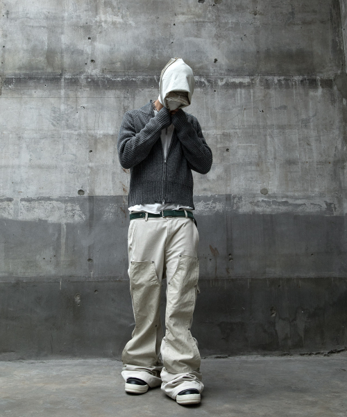 ROARINGRAD(ロアリングラド)の「ダブルニーカーペンターフレアパンツベージュ(その他パンツ・メンズ・その他・SMALL/MEDIUM/LARGE)」の5枚目の写真