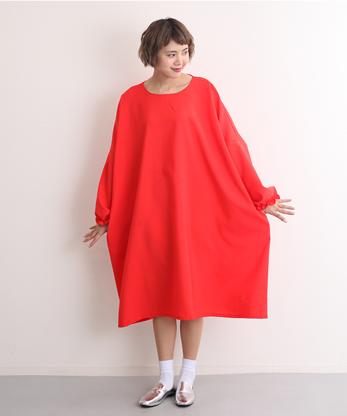 MERLOT(メルロー)の「ビッグシルエットパフ袖ワンピース4907(ワンピース・レディース・ブラック/グレー/ブルー/レッド/パープル系その他・FREE)」の1枚目の写真