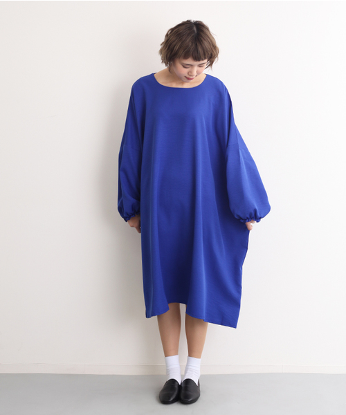 MERLOT(メルロー)の「ビッグシルエットパフ袖ワンピース4907(ワンピース・レディース・ブラック/グレー/ブルー/レッド/パープル系その他・FREE)」の4枚目の写真