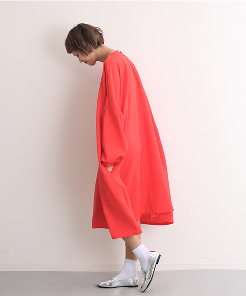 MERLOT(メルロー)の「ビッグシルエットパフ袖ワンピース4907(ワンピース・レディース・ブラック/グレー/ブルー/レッド/パープル系その他・FREE)」の18枚目の写真