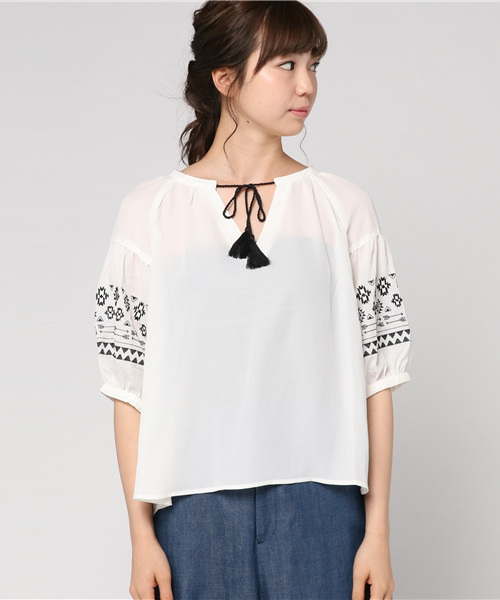 VENCEEXCHANGE（ヴァンスエクスチェンジ）の「袖エスニック刺繍プルオーバー                  （シャツ/ブラウス・レディース・ホワイト/ブラック/イエロー・MEDIUM）」の9枚目の写真