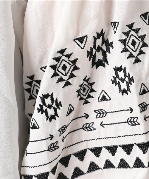 VENCEEXCHANGE（ヴァンスエクスチェンジ）の「袖エスニック刺繍プルオーバー                  （シャツ/ブラウス・レディース・ホワイト/ブラック/イエロー・MEDIUM）」の8枚目の写真
