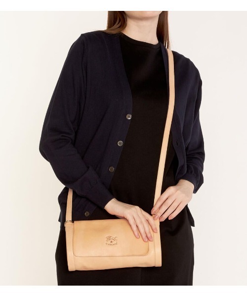 IL BISONTE（イルビゾンテ）の「IL BISONTE / ORIGINAL LEATHER / SHOULDER BAG（ショルダーバッグ・レディース・ダークブラウン/ブラック/レッド/オリーブ/グレー/ネイビー/その他/オレンジ/ナチュラル/ライトブラウン/レンガ・FREE）」の5枚目の写真