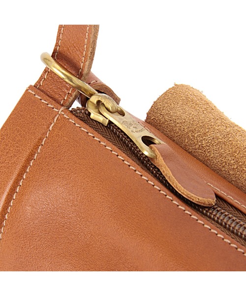 IL BISONTE(イルビゾンテ)の「IL BISONTE / ORIGINAL LEATHER / クロスボディバッグ(ショルダーバッグ・レディース・ダークブラウン/ブラック/レッド/オリーブ/グレー/ネイビー/その他/オレンジ/ナチュラル/ライトブラウン/レンガ・FREE)」の20枚目の写真
