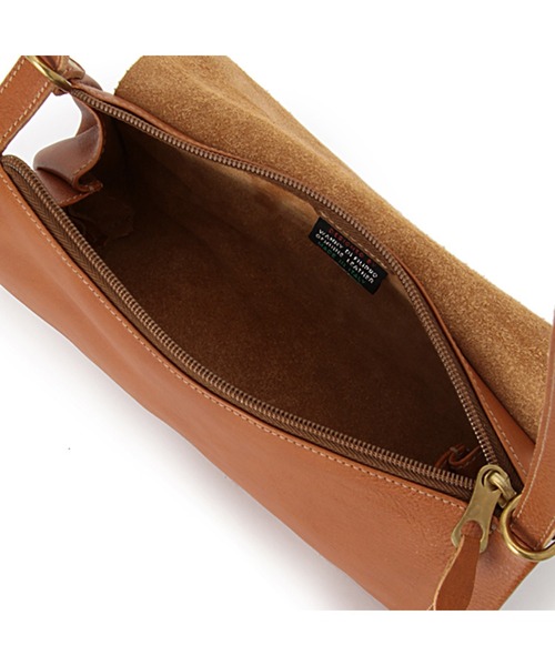 IL BISONTE(イルビゾンテ)の「IL BISONTE / ORIGINAL LEATHER / クロスボディバッグ(ショルダーバッグ・レディース・ダークブラウン/ブラック/レッド/オリーブ/グレー/ネイビー/その他/オレンジ/ナチュラル/ライトブラウン/レンガ・FREE)」の19枚目の写真