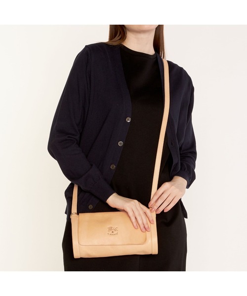 IL BISONTE(イルビゾンテ)の「IL BISONTE / ORIGINAL LEATHER / クロスボディバッグ(ショルダーバッグ・レディース・ダークブラウン/ブラック/レッド/オリーブ/グレー/ネイビー/その他/オレンジ/ナチュラル/ライトブラウン/レンガ・FREE)」の13枚目の写真