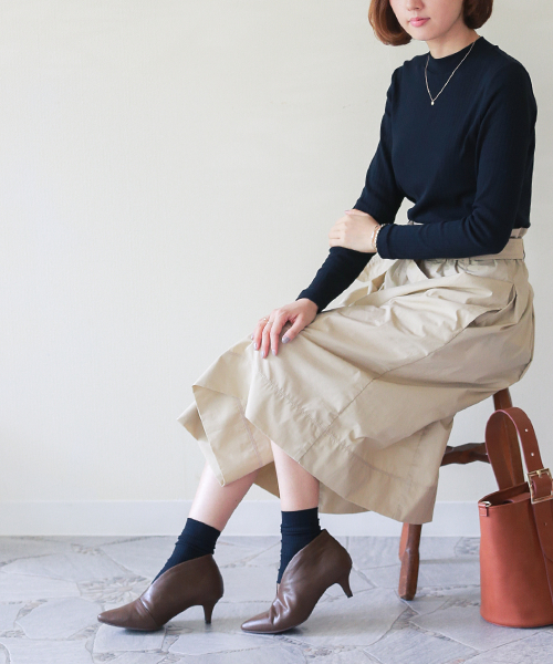 menue（メヌエ）の「ポインテッドトゥ ミドルヒール Vカットブーティ（ブーツ・レディース・ブラック系その他/ブラック/ネイビー/オリーブ/ブラウン系その他/ブラウン・S/L/LL/3L/M）」の8枚目の写真