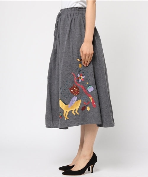 MERLOT（メルロー）の「起毛ギリシャしんわ刺繍スカート7213（スカート・レディース・グレー/ネイビー/ベージュ・FREE）」の4枚目の写真