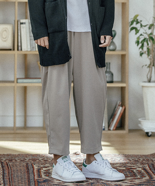 ANGENEHM(アンゲネーム)の「mp5835-1 Tuck Wide Pants パンツ(その他パンツ・メンズ・ネイビー/ブラック/ベージュ・S/L/M)」の1枚目の写真