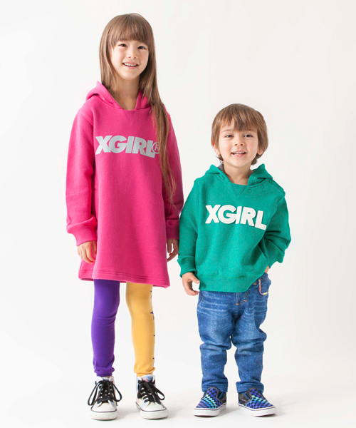 X-girl Stages（エックスガールステージス）の「SWEAT HOODIE “PATCHED LOGO” (4T～7T)（スウェット・キッズ・ブラック/アッシュ/グリーン/ネイビー/ピンク・4T/5T/6T/7T）」の9枚目の写真