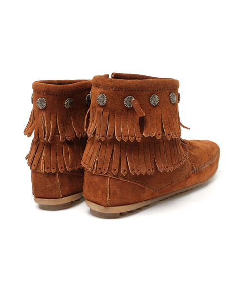 Minnetonka(ミネトンカ)の「◎MINNETONKA / ダブルフリンジ サイドジップ ブーツ(ブーツ・レディース・ブラウン/ブラウン系その他/ブラック・7/5/8/6/9)」の11枚目の写真