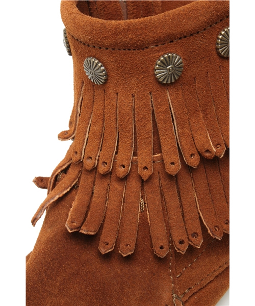 Minnetonka(ミネトンカ)の「◎MINNETONKA / ダブルフリンジ サイドジップ ブーツ(ブーツ・レディース・ブラウン/ブラウン系その他/ブラック・7/5/8/6/9)」の6枚目の写真