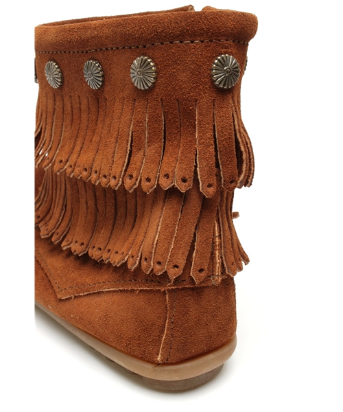Minnetonka(ミネトンカ)の「◎MINNETONKA / ダブルフリンジ サイドジップ ブーツ(ブーツ・レディース・ブラウン/ブラウン系その他/ブラック・7/5/8/6/9)」の8枚目の写真