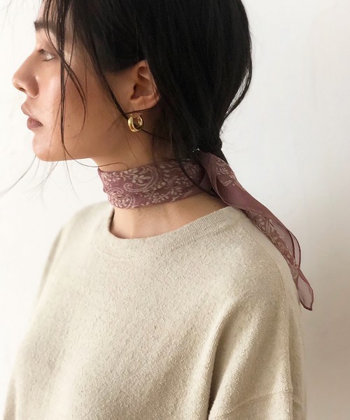 TODAYFUL(トゥデイフル)の「シルクシアースカーフ(バンダナ/スカーフ・レディース・ブルー系その他/ピンク系その他/グレイッシュベージュ・FREE)」の3枚目の写真